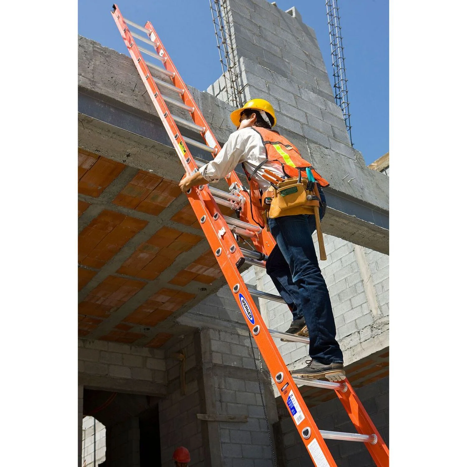 Vestil Manufacturing Corp Fiberglass Extension Ladders with Aluminum Rungs - Image 4