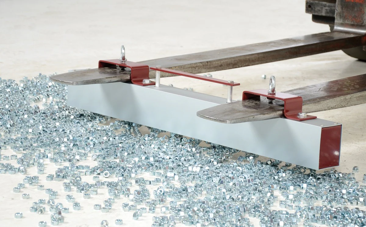Vestil Manufacturing Corp Hanging Magnetic Sweepers - Image 4