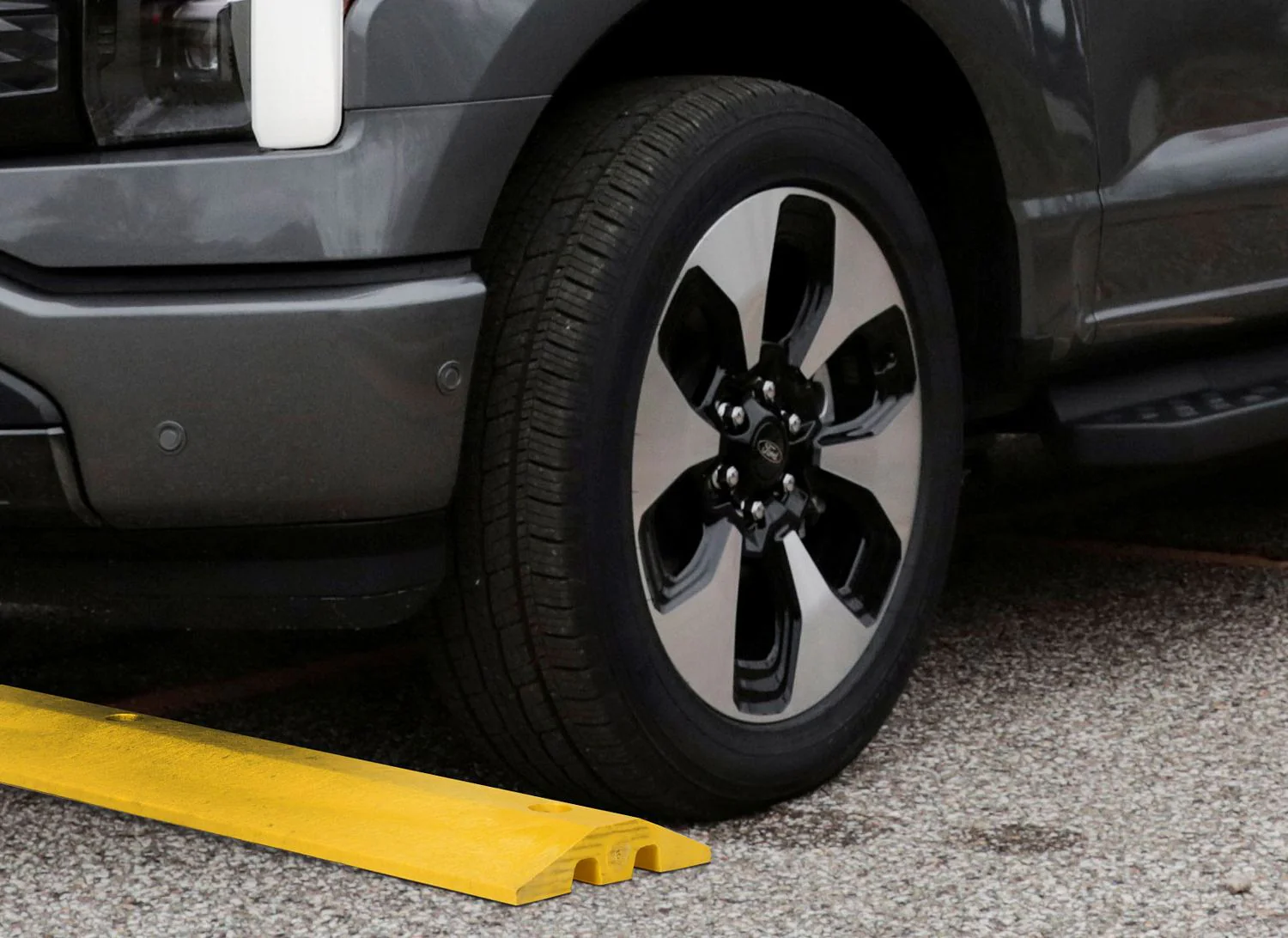 Vestil Manufacturing Corp Speed Bumps - Image 7
